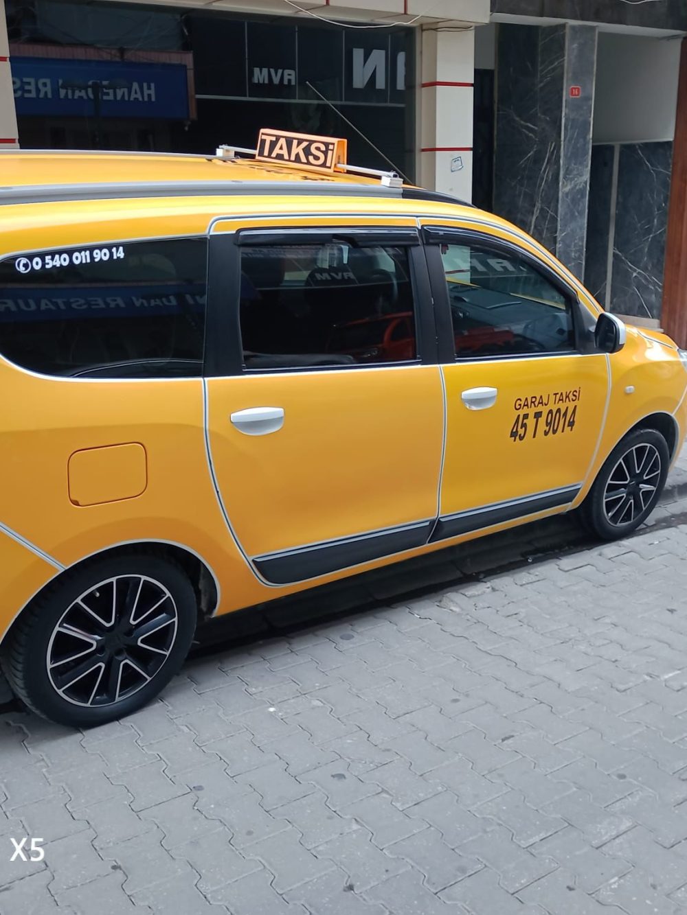 Gezen Taksi ile Manisa Soma’da 7/24 hızlı ve güvenilir taksi hizmeti. Soma şehir içi ulaşım, havalimanı transferi ve şehirler arası taksi için hemen arayın: +90 540 011 90 14.